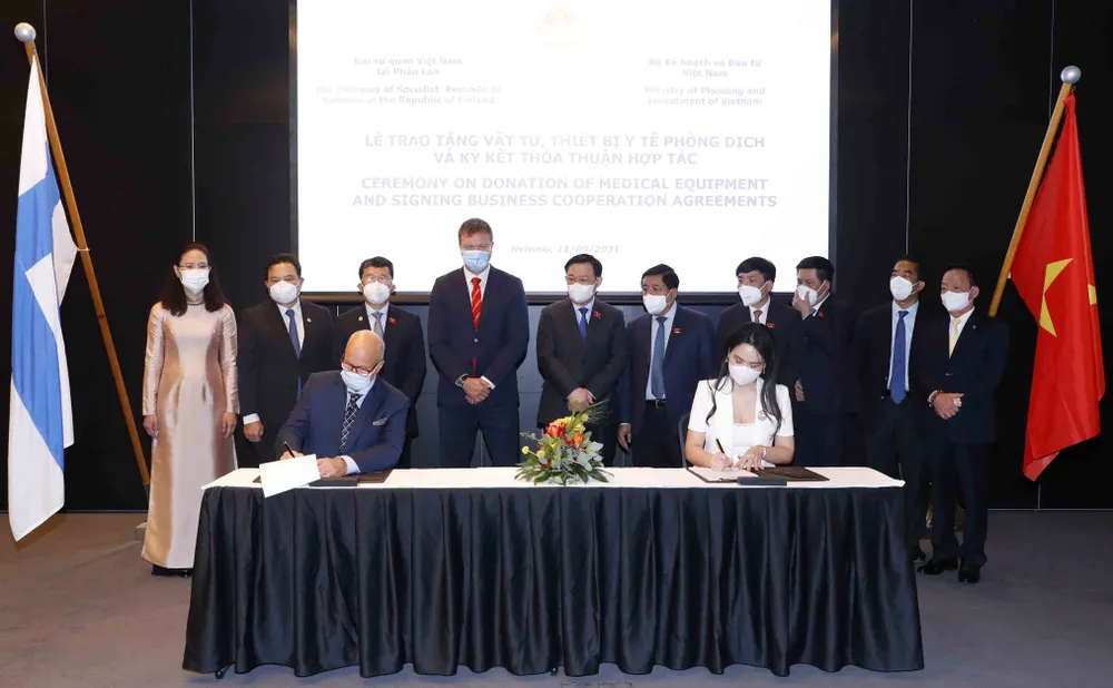 Thêm 100.000 liều vaccine Astra Zeneca và gần 300 tỷ đồng thiết bị y tế chống dịch ảnh 6