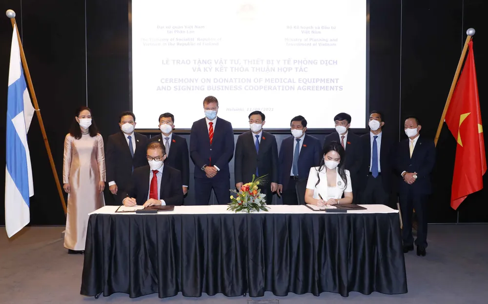 Thêm 100.000 liều vaccine Astra Zeneca và gần 300 tỷ đồng thiết bị y tế chống dịch ảnh 4