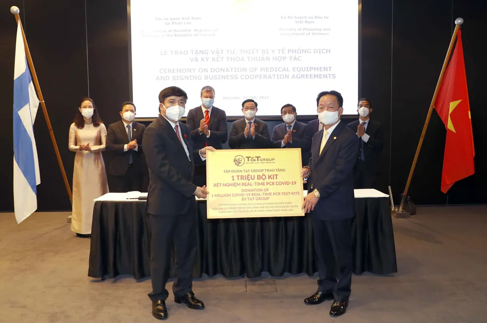 Thêm 100.000 liều vaccine Astra Zeneca và gần 300 tỷ đồng thiết bị y tế chống dịch ảnh 10