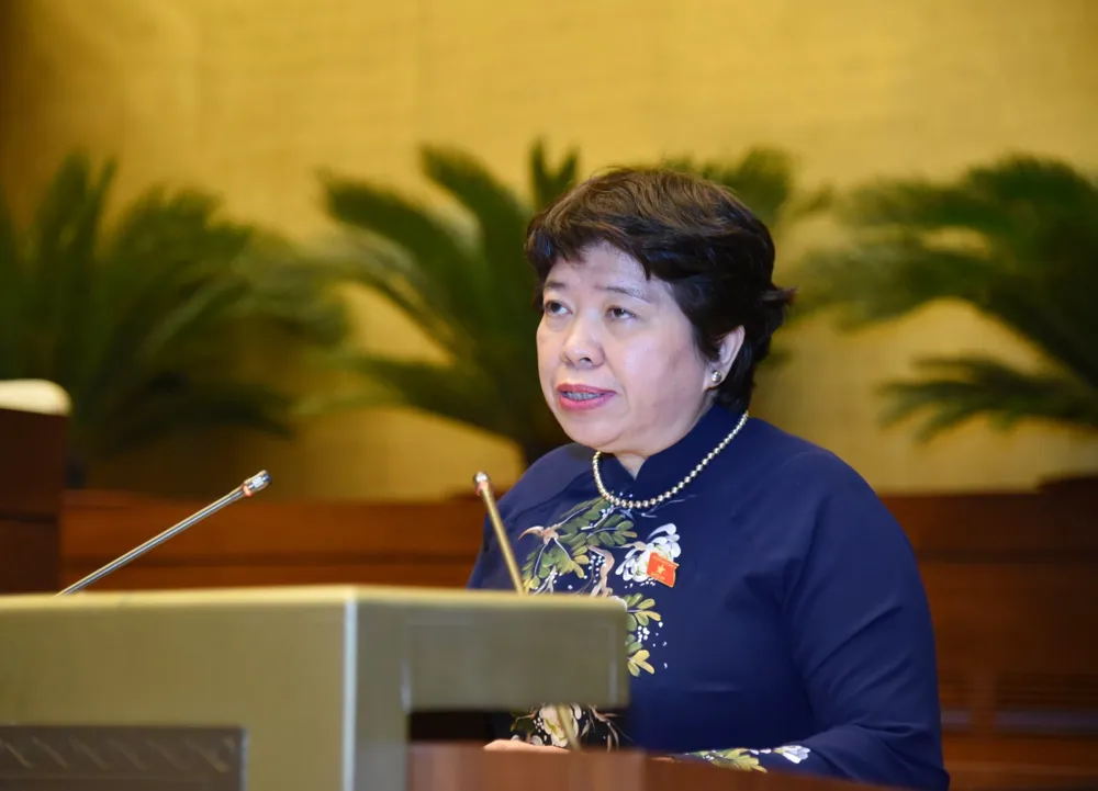 Chủ nhiệm Uỷ ban Xã hội Nguyễn Thuý Anh trình bày báo cáo tại phiên họp. Ảnh: QUANG PHÚC  