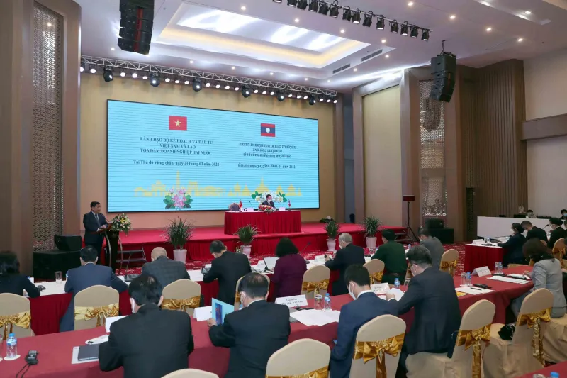 Doanh nghiệp Việt – Lào ký kết nhiều thoả thuận hợp tác về năng lượng, giao thông ảnh 1