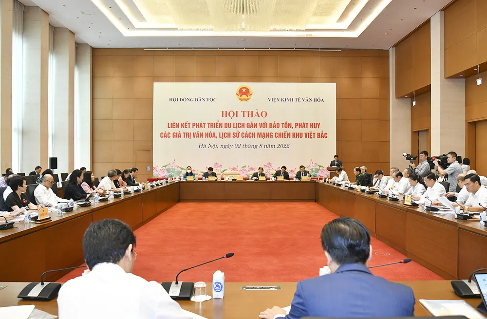 Phát triển du lịch gắn chặt với bảo tồn, phát huy các giá trị văn hóa, lịch sử, cách mạng ảnh 1