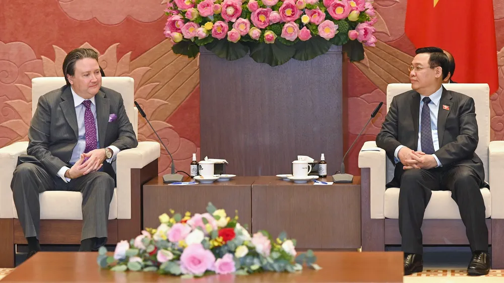 Chủ tịch Quốc hội Vương Đình Huệ tiếp Đại sứ Hoa Kỳ tại Việt Nam Marc E. Knapper tại Nhà Quốc hội. Ảnh: VIẾT CHUNG