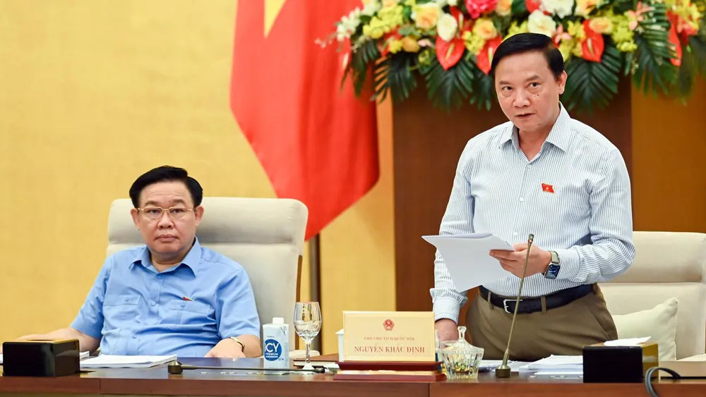 Phó Chủ tịch Quốc hội Nguyễn Khắc Định điều hành phiên họp