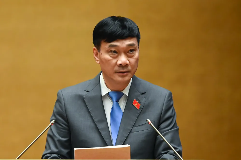 Chủ nhiệm Ủy ban Kinh tế Vũ Hồng Thanh trình bày báo cáo thẩm tra dự án Luật Hợp tác xã (sửa đổi)