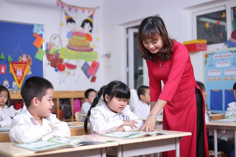 Bộ trưởng Bộ GD-ĐT đề nghị xây dựng Luật Nhà giáo để hạn chế tình trạng giáo viên nghỉ việc ảnh 2