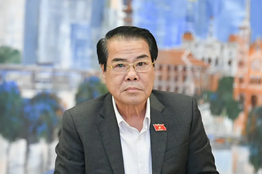 Trưởng Ban Dân nguyện Dương Thanh Bình trình bày báo cáo về tình hình tiếp nhận, giải quyết, trả lời kiến nghị cử tri