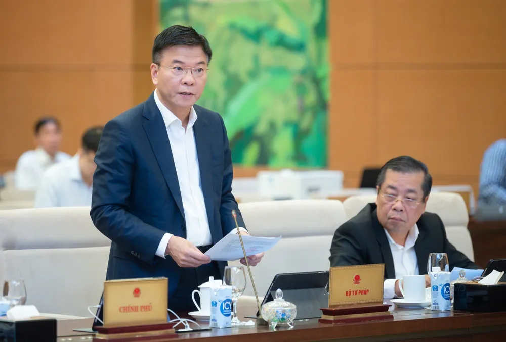 Bộ trưởng Bộ Tư pháp Lê Thành Long giải trình