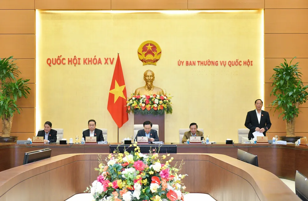 Phó Chủ tịch Quốc hội Trần Quang Phương điều hành phiên họp