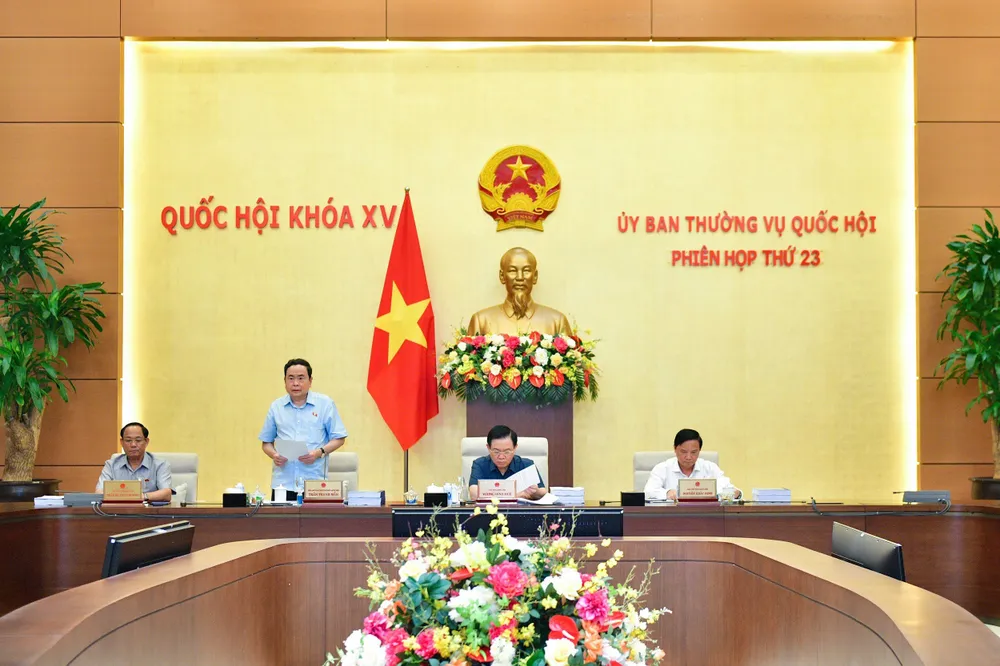 Phó Chủ tịch thường trực Quốc hội Trần Thanh Mẫn điều hành phiên họp UBTVQH chiều 11-5