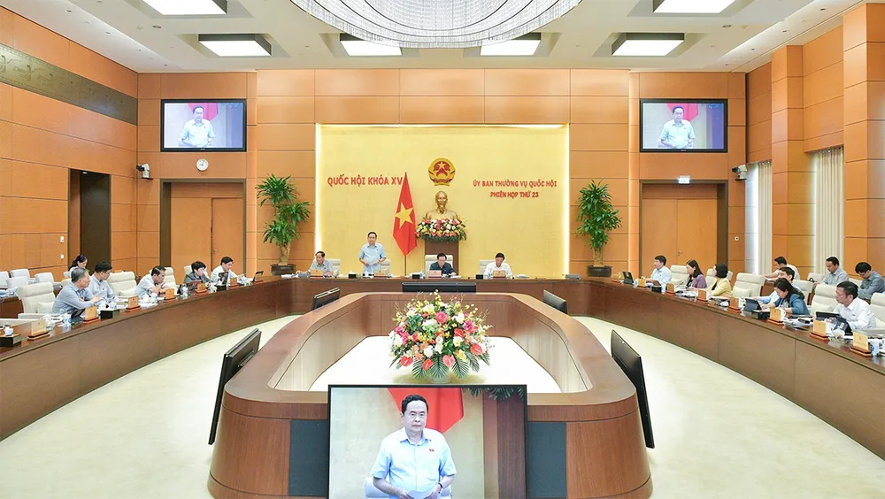 Quang cảnh phiên họp UBTVQH
