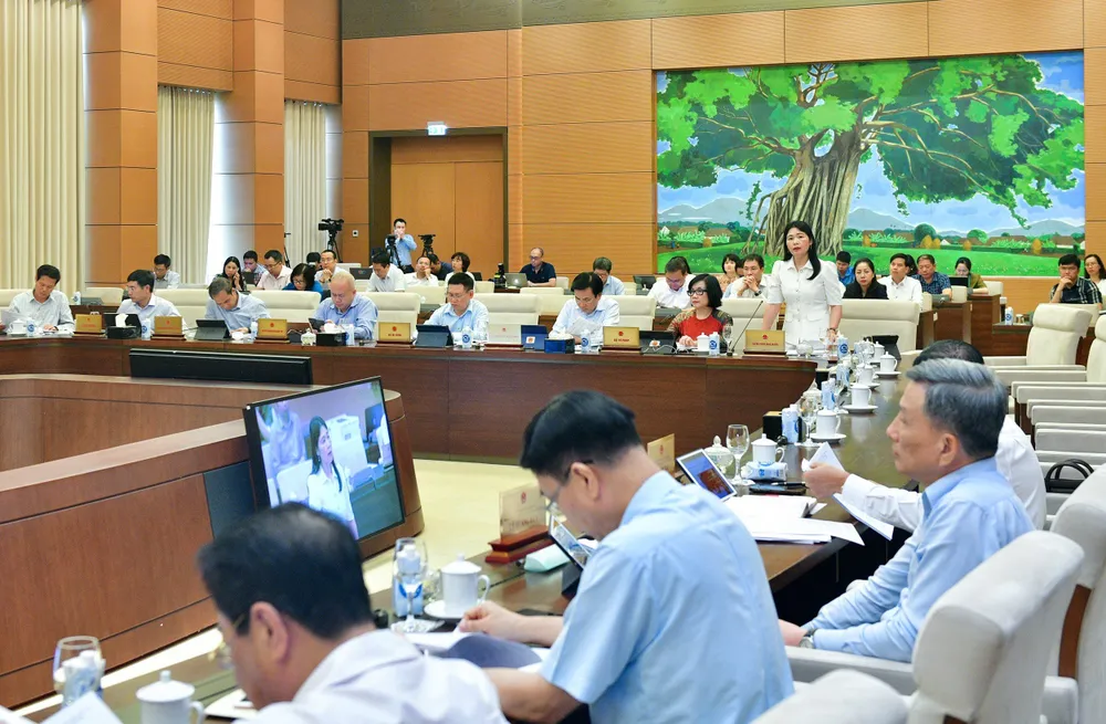 Quang cảnh phiên họp