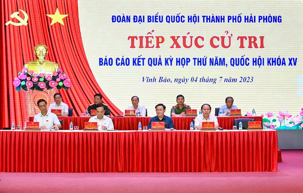 Quang cảnh cuộc tiếp xúc cử tri. Ảnh: VIẾT CHUNG Quang cảnh cuộc tiếp xúc cử tri. Ảnh: VIẾT CHUNG