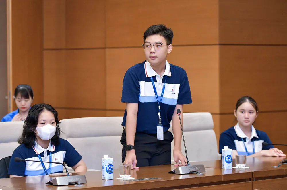 Đại diện các em tham dự Diễn đàn Trẻ em quốc gia nêu nhiều vấn đề được các em quan tâm