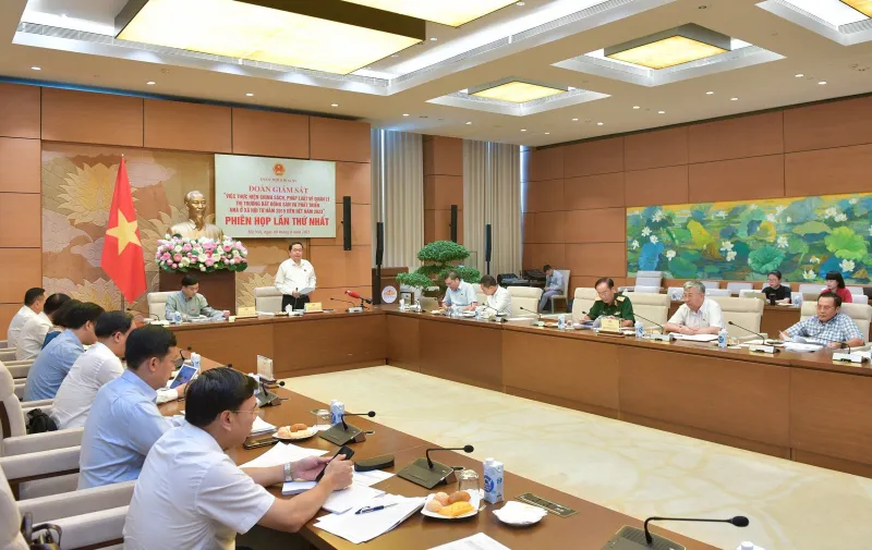 Quang cảnh phiên họp