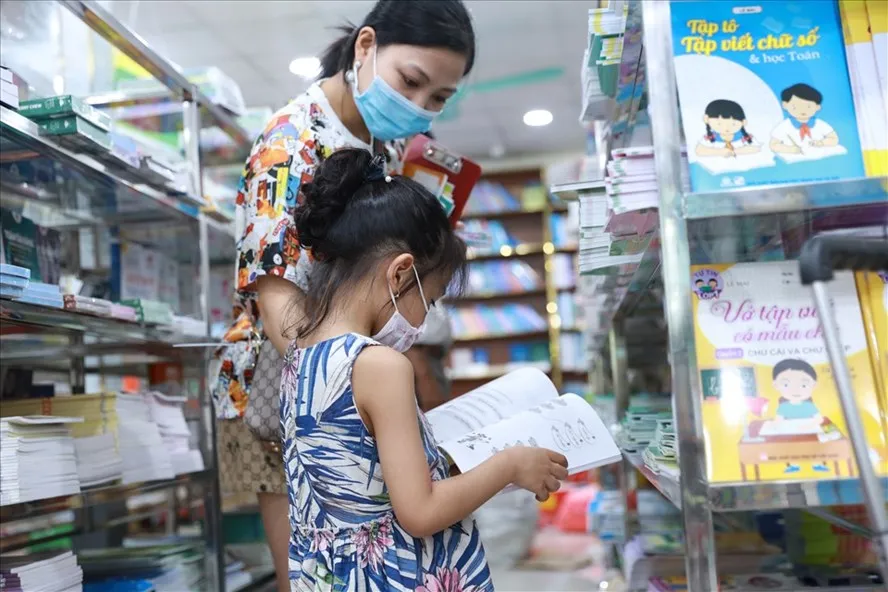 Theo đoàn giám sát, giá sách giáo khoa theo chương trình mới tăng cao gấp 2-4 lần giá sách giáo khoa chương trình cũ Theo đoàn giám sát, giá sách giáo khoa theo chương trình mới tăng cao gấp 2-4 lần giá sách giáo khoa chương trình cũ