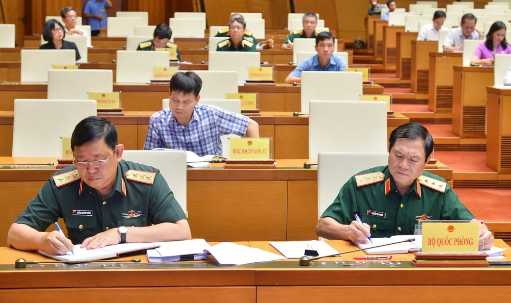 Đại diện cơ quan soạn thảo tại phiên họp