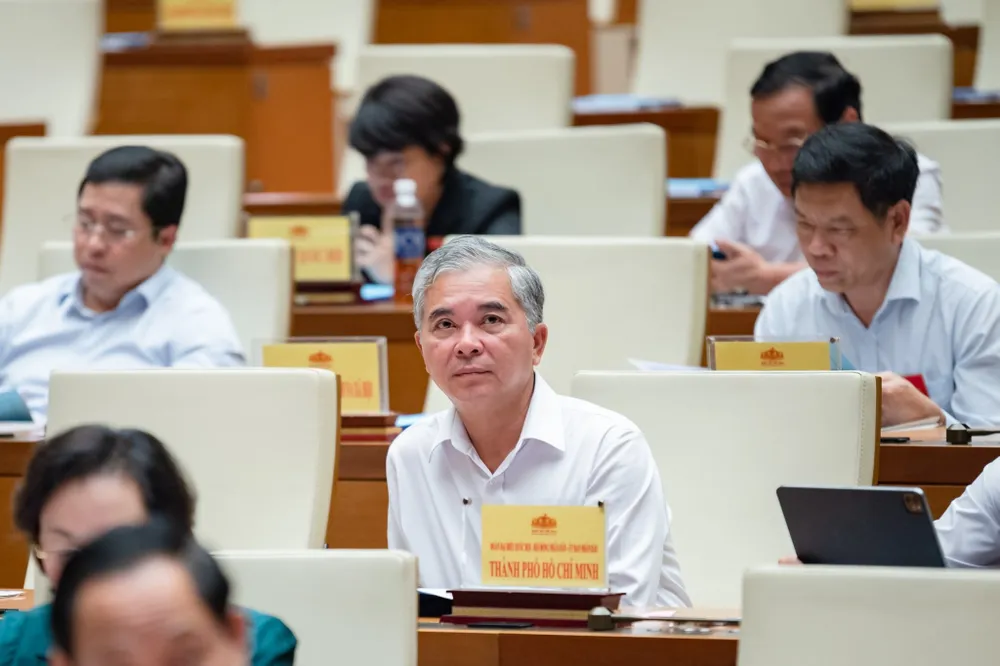 Phó Chủ tịch UBND TPHCM Ngô Minh Châu cùng các đại biểu dự phiên bế mạc hội nghị