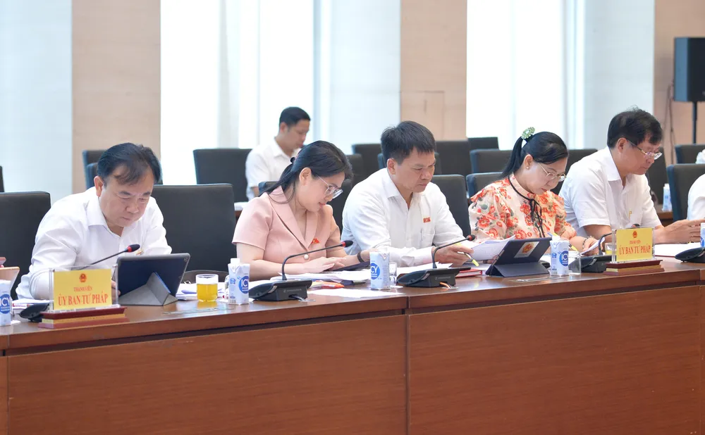 Các thành viên Ủy ban Tư pháp của Quốc hội dự họp Các thành viên Ủy ban Tư pháp của Quốc hội dự họp