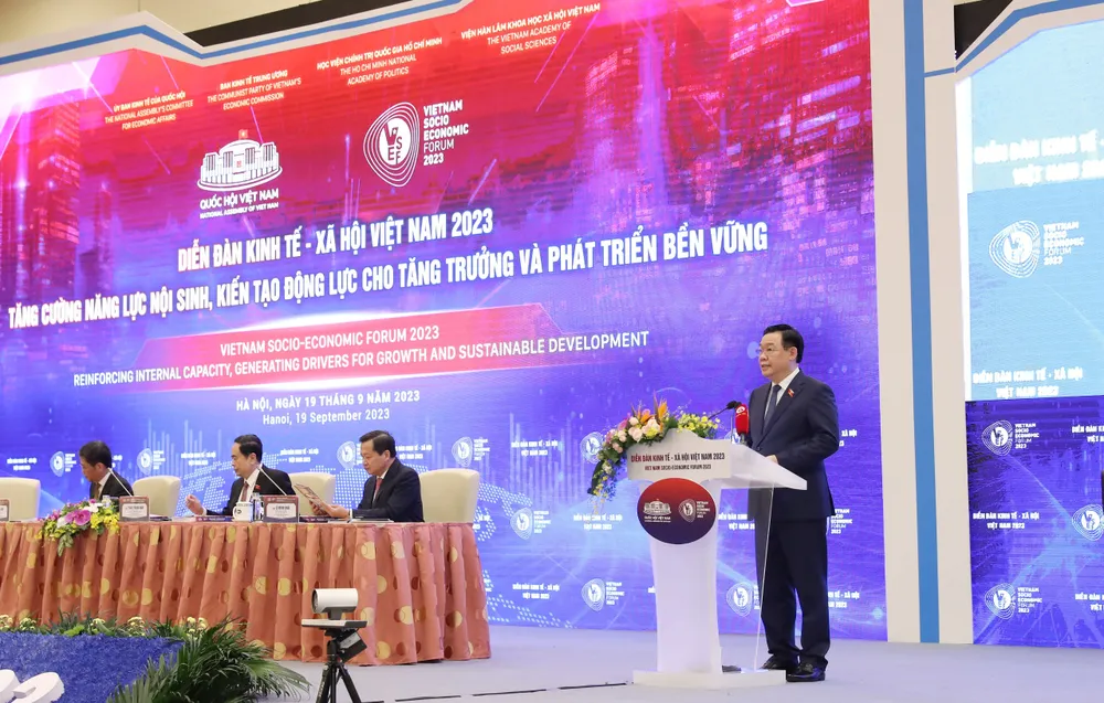 Chủ tịch Quốc hội Vương Đình Huệ nêu rõ, Diễn đàn Kinh tế - Xã hội Việt Nam là sự kiện thường niên hàng năm của Quốc hội