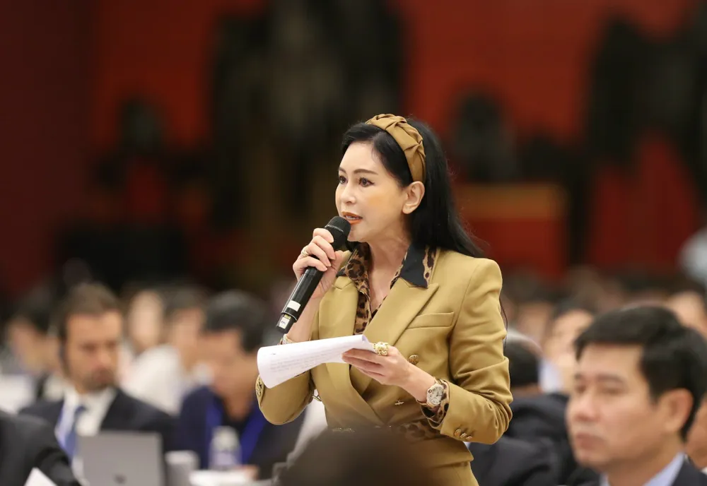 Tổng Giám đốc điều hành Tập đoàn Liên Thái Bình Dương Lê Hồng Thủy Tiên đề xuất các cơ quan chức năng sớm ban hành chính sách để TPHCM triển khai trung tâm tài chính. Ảnh: QUANG PHÚC