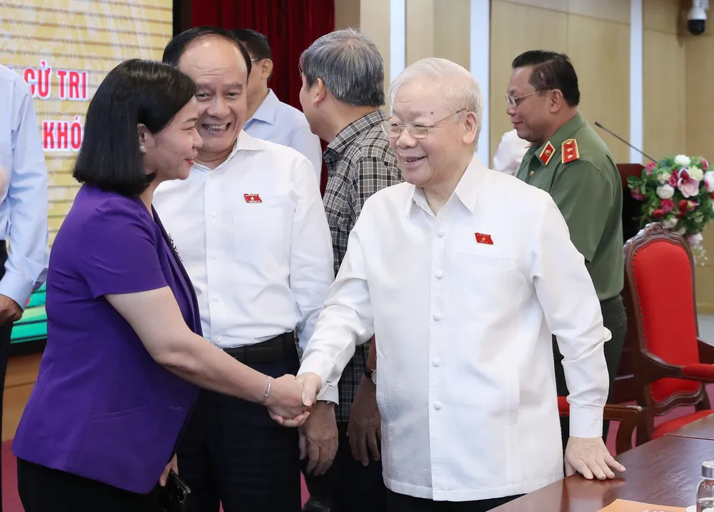 Tổng Bí thư Nguyễn Phú Trọng với cử tri Hà Nội. Ảnh: QUANG PHÚC