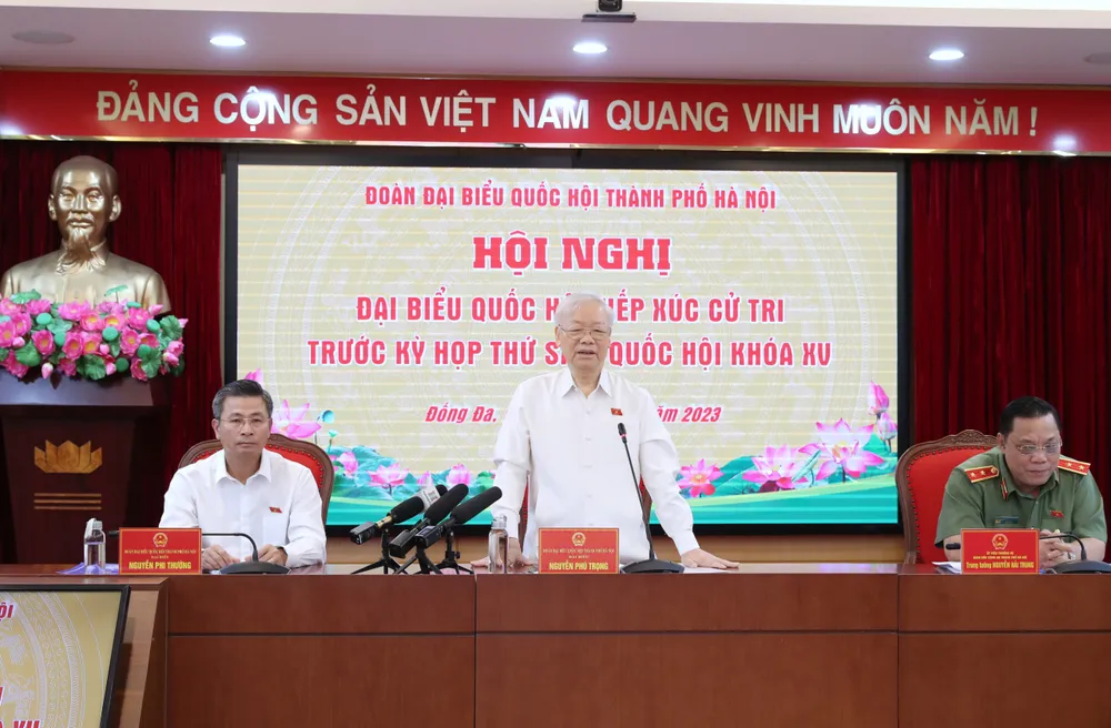 Thay mặt Đoàn đại biểu Quốc hội Hà Nội, Tổng Bí thư Nguyễn Phú Trọng trân trọng tiếp thu những ý kiến tâm huyết của cử tri. Ảnh: QUANG PHÚC