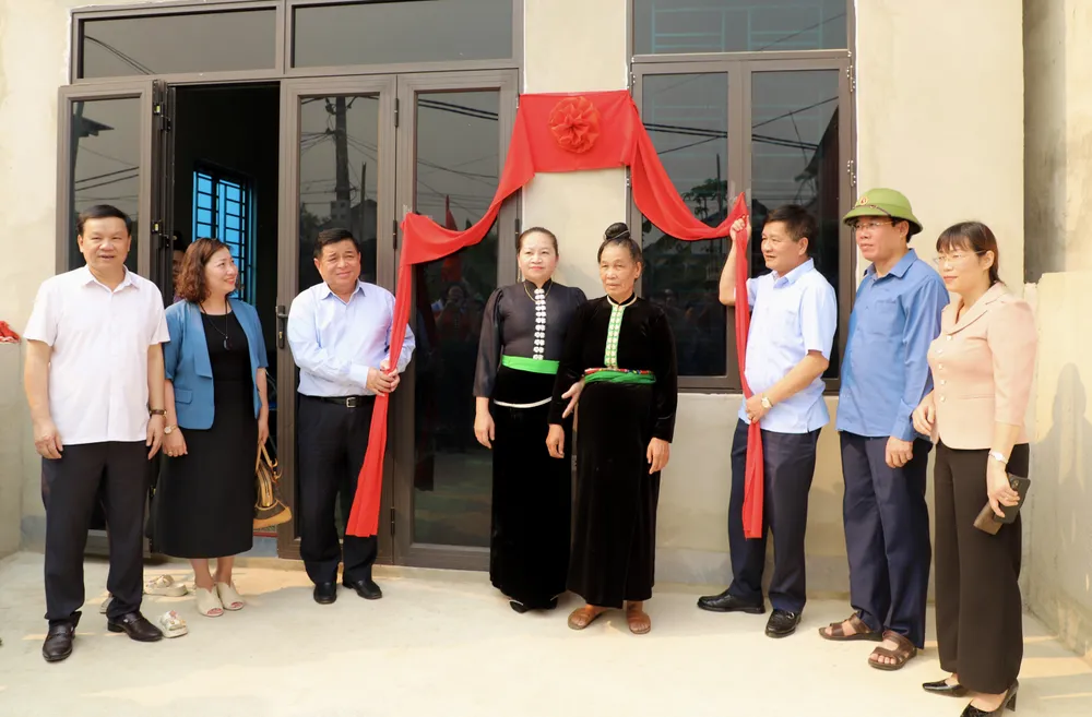 Bàn giao nhà tình nghĩa.jpeg