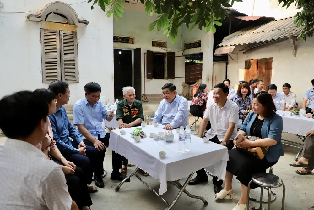 DŨNG TRÒ CHUỴEN.jpeg