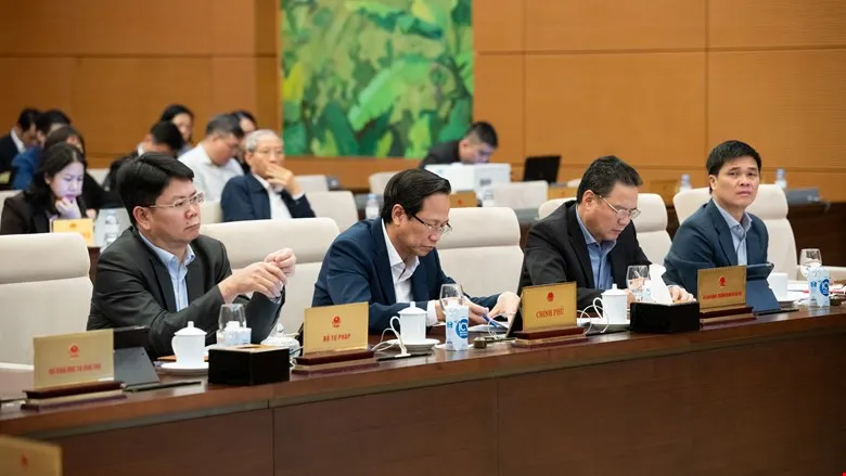 ĐB các bộ ngành dự họp chiều 6.jpeg