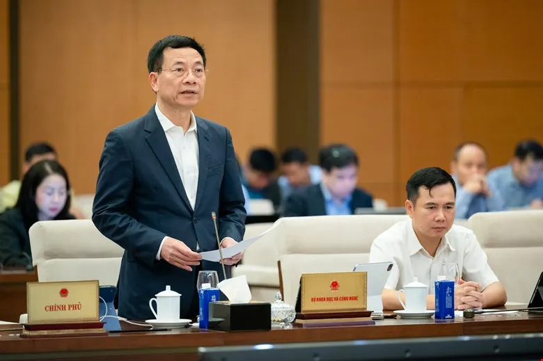 NGUYỄN MẠNH HÙNG .jpg