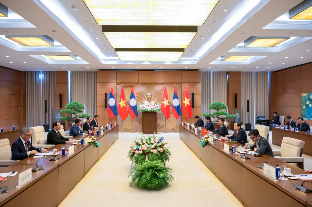 QUANG CẢNH MẪN LÀO.jpg