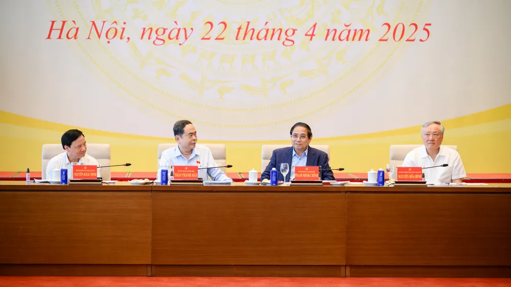 Bí thư Đảng ủy Quốc hội, Chủ tịch Quốc hội Trần Thanh Mẫn và Bí thư Đảng ủy Chính phủ, Thủ tướng Chính phủ Phạm Minh Chính chủ trì Hội nghị. Ảnh: VIẾT CHUNG