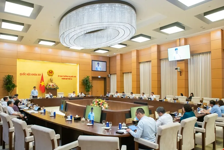 Quang cảnh phiên họp