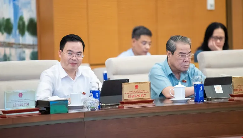 Luật mặt trận.jpg