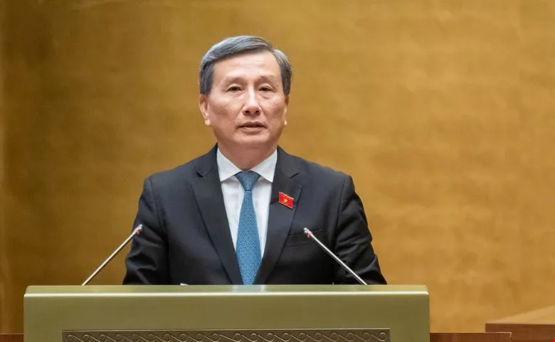 Ông Lê Quang Huy, Chủ nhiệm Ủy ban Khoa học, Công nghệ và Môi trường báo cáo tại phiên họp Quốc hội, sáng 8-5. Ảnh: VIẾT CHUNG