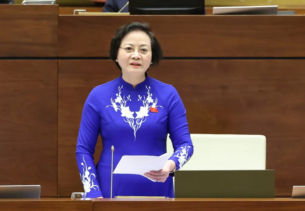 Bộ trưởng Bộ Nội vụ Phạm Thị Thanh Trà phát biểu giải trình, làm rõ một số vấn đề đại biểu Quốc hội nêu, sáng 14-5. Ảnh: QUANG PHÚC