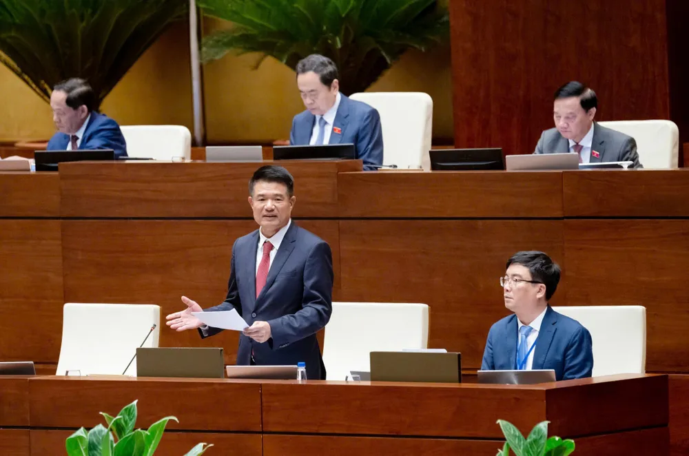 Viện trưởng Viện Kiểm sát nhân dân tối cao Nguyễn Huy Tiến phát biểu giải trình chiều 27-5. Ảnh: VIẾT CHUNG