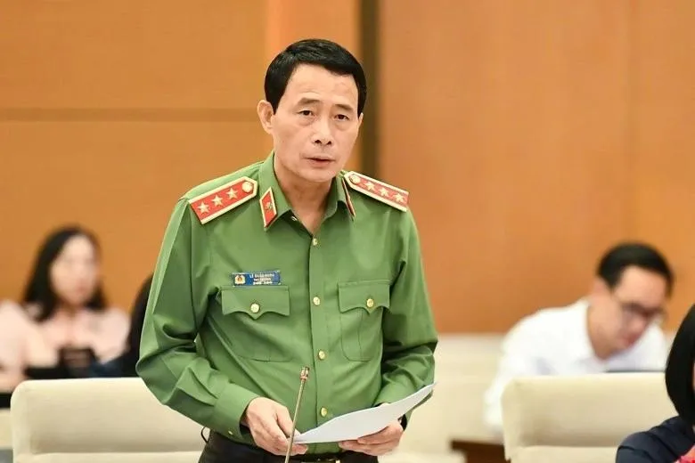 Thứ trưởng Bộ Công an Lê Quốc Hùng báo cáo về dự thảo Luật Bảo vệ dữ liệu cá nhân