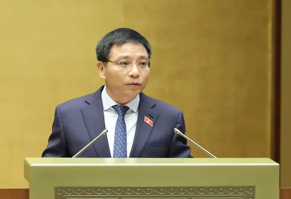 Bộ trưởng Bộ Tài chính Nguyễn Văn Thắng báo cáo tại phiên họp sáng 25-6. Ảnh: QUANG PHÚC