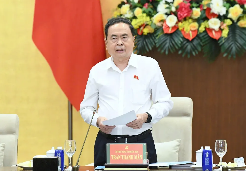 Chủ tịch Quốc hội Trần Thanh Mẫn vừa ký ban hành Nghị quyết số 1767/NQ-UBTVQH15. Ảnh: VIẾT CHUNG