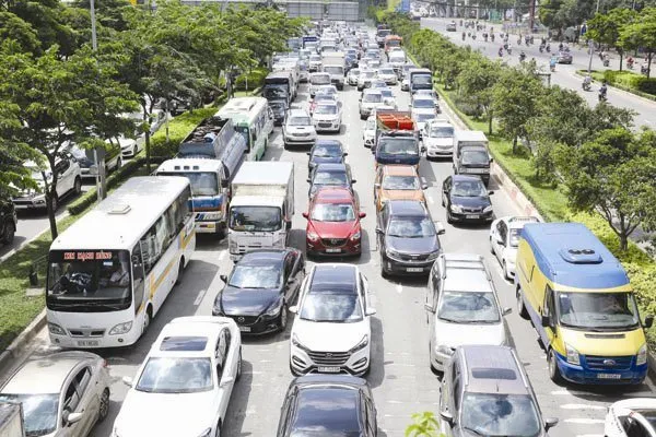Ô tô tham gia giao thông trên địa bàn TP Hà Nội và TPHCM phải đáp ứng tiêu chuẩn khí thải cao hơn 