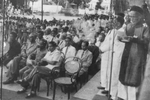 Cụ Ngô Tử Hạ đọc diễn văn trong cuộc Vận động cứu đói Hà Nội đầu năm 1946. Ảnh tư liệu