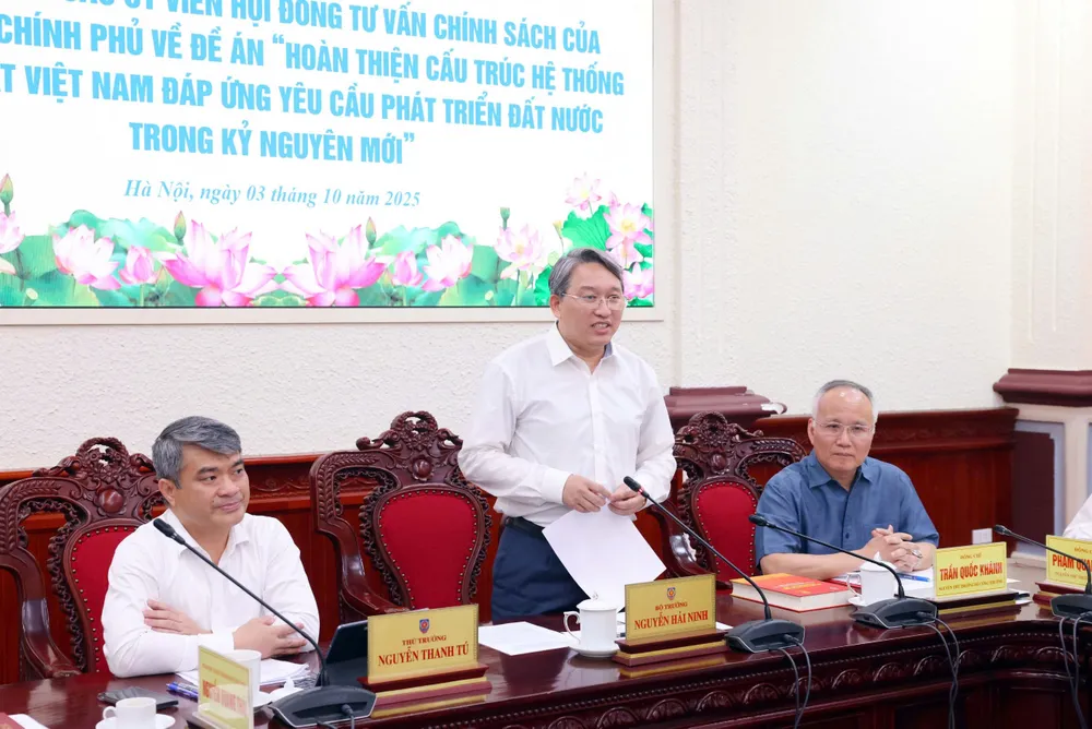 Bộ trưởng Bộ Tư pháp Nguyễn Hải Ninh phát biểu tại cuộc làm việc 