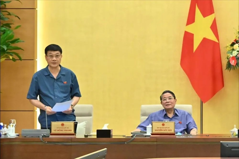 Phó Chủ tịch Quốc hội Vũ Hồng Thanh điều hành thảo luận 