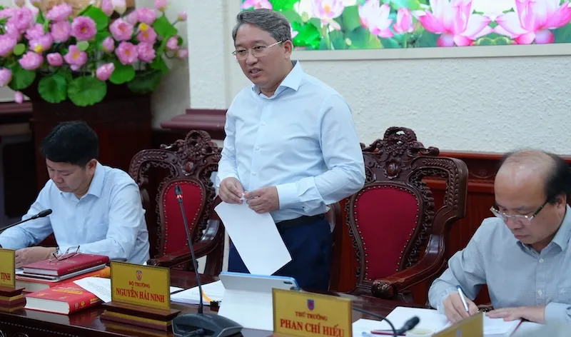 Bộ trưởng Bộ Tư pháp Nguyễn Hải Ninh chủ trì phiên họp 