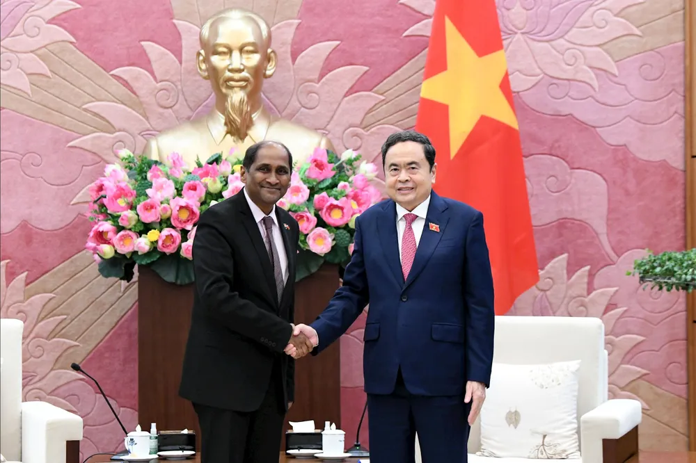 Chủ tịch Quốc hội Trần Thanh Mẫn tiếp Đại sứ Singapore tại Việt Nam Jaya Ratnam. Ảnh: VIẾT CHUNG 