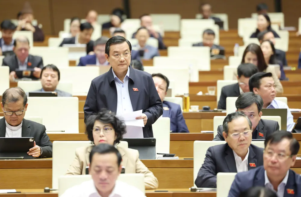 ĐB Phạm Trọng Nhân (TPHCM) phát biểu tại hội trường Diên Hồng sáng 27-11. Ảnh: QUANG PHÚC