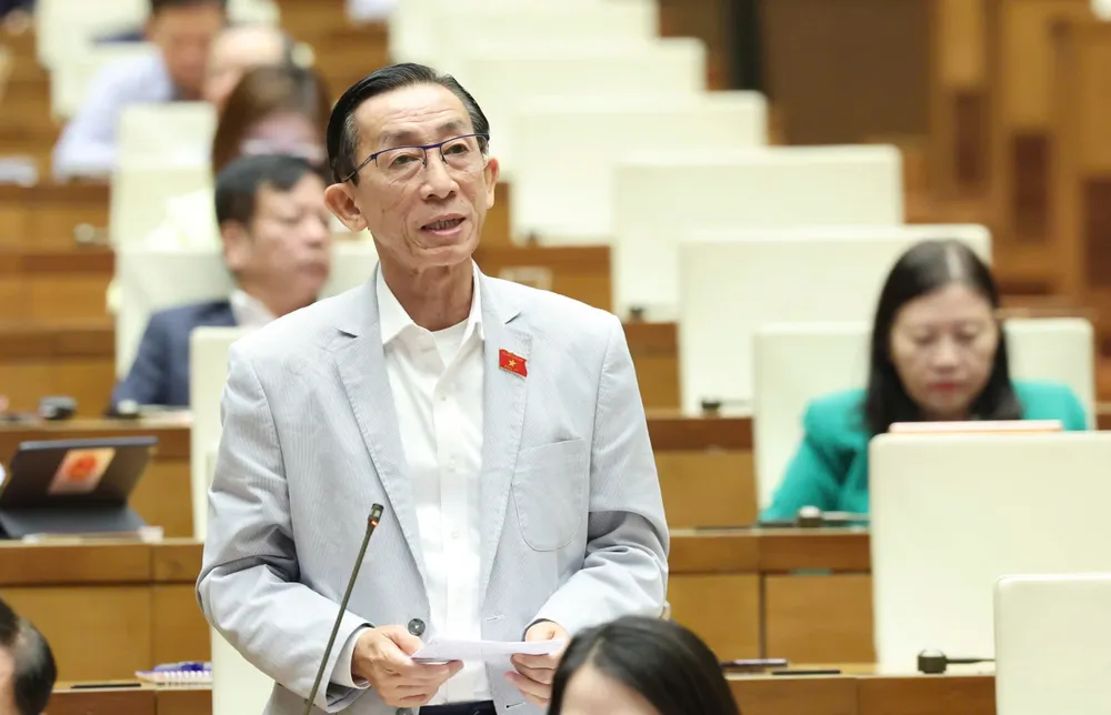 TRẦN HOÀNG NGÂN.jpg