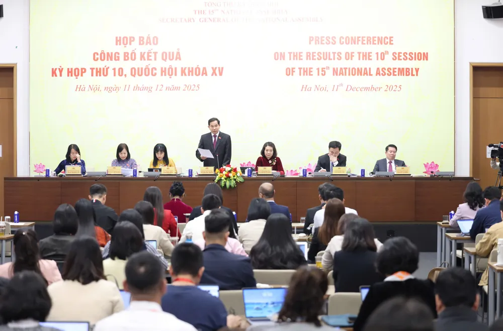 Tổng Thư ký, Chủ nhiệm Văn phòng Quốc hội Lê Quang Mạnh chủ trì họp báo. Ảnh: QUANG PHÚC 